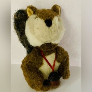Boyds Merle B Squirrel 7" Plush W/Acorn Necklace 1988/2000